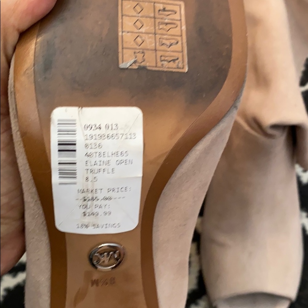 πMIchael Kors Bootiesπ - Picture 2 of 7